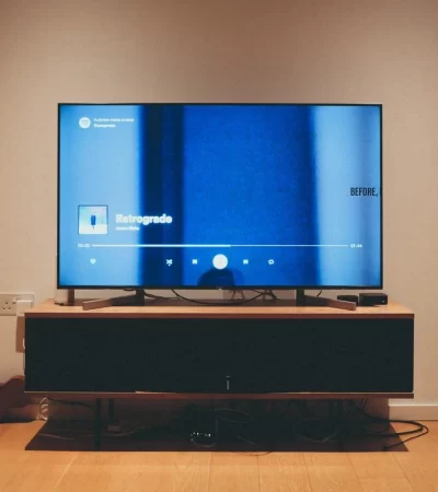 Can You Put A Bigger TV On A Smaller Stand
