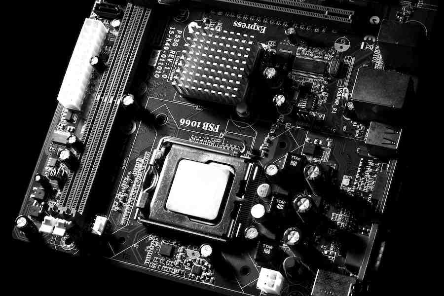 Does Motherboard Come With Screws